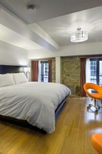 Le Petit Hotel bedroom