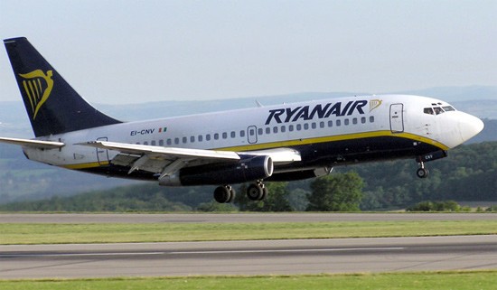2 20 09 ryanair plane