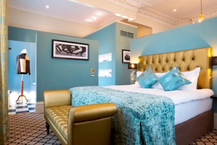 Andy Mossack reviews the Queens Hotel Cheltenham, something of a local landmark in Cheltenham.