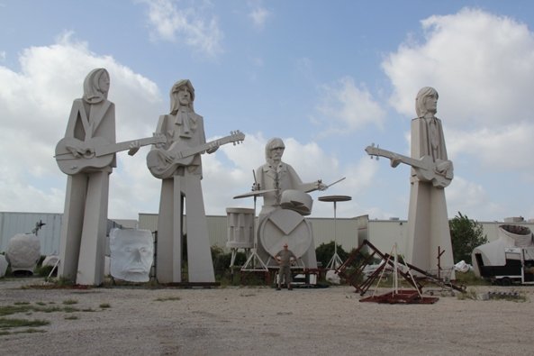 Andy Mossack discovers David Adickes Giant Statues. A group[ of giant Beatles statues in a car park in Houston Texas. 
