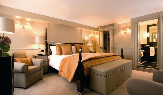 Andy Mossack stays at the iconic St. James's Hotel and Club in Mayfair. Executive room home