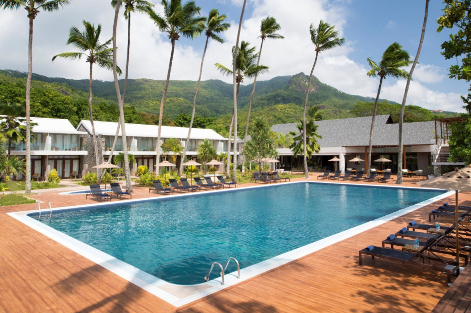 AVANI_Seychelles_Pool_With_Mountain_Backdrop