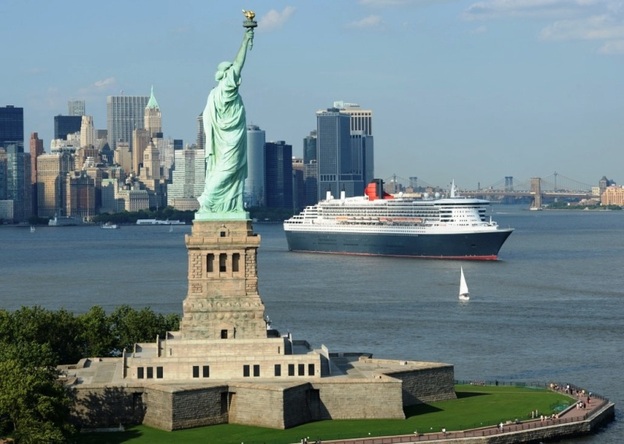 New York on the Queen Mary 2 3 QE2 NY