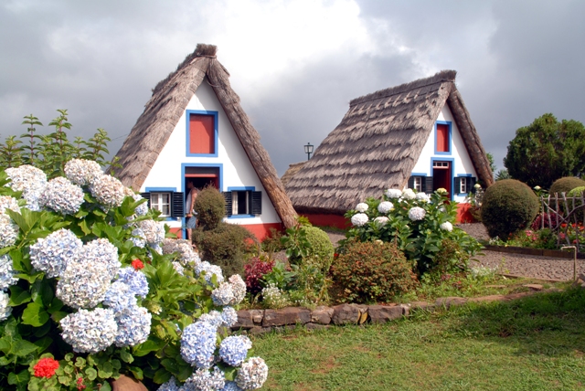 Guide to Madeira CR71 A framed houses Santana