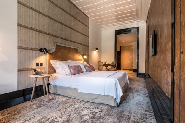 Andy Mossack reviews AlmaLusa Boutique Hotel, Lisbon's latest urban luxury retreat. AlmaLusa Baixa Chiado Quarto1