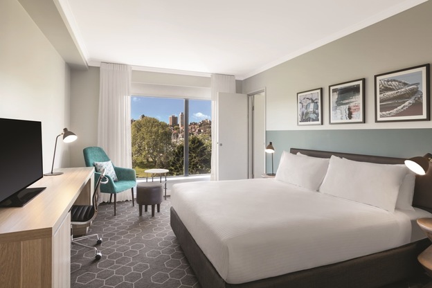 vibe hotel rushcutters sydney executive suite bedroom king 01 2016