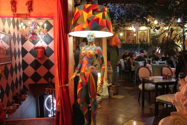 Andy Mossack eats at Lorenzo and Kakalamba Restaurant where nothing is quite what it seems.