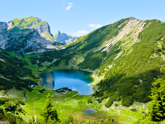 Rupert Parker goes round in a circle hiking the Brandenberg Alps. Zireiner See