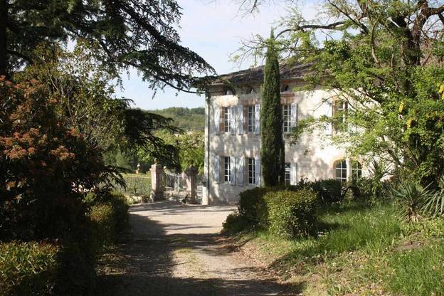 Michael Edwards stays at Domaine de Perches in Occitainie in the South of France.