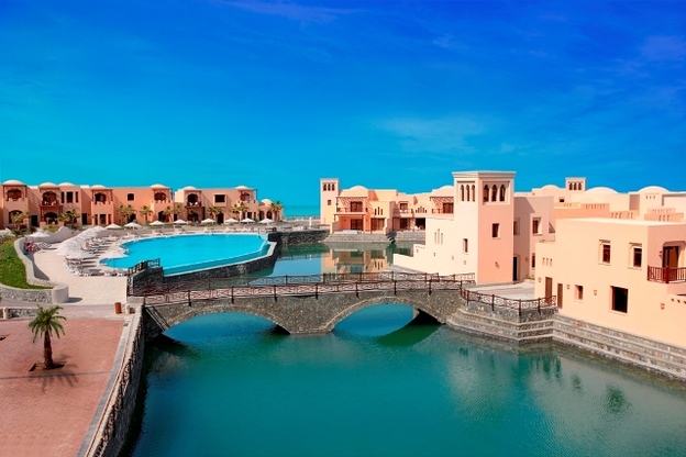 Considering it was the wee small hours by the time I arrived at The Cove Rotana Resort after a 45-minute drive from Dubai airport, there was no lack of energy from the night staff 77 View of Laguna Swimming pool