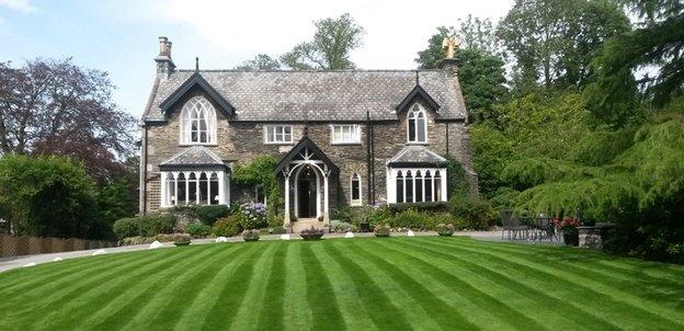 Cedar Manor exterior