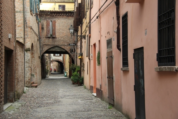 Ferrara Via delle Volte. andy mossack