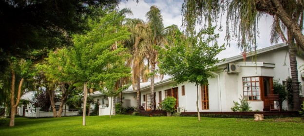 Michael Edwards reviews the African Vineyard Guest House, a lovely boutique hotel in South Africa's Northern Cape.
