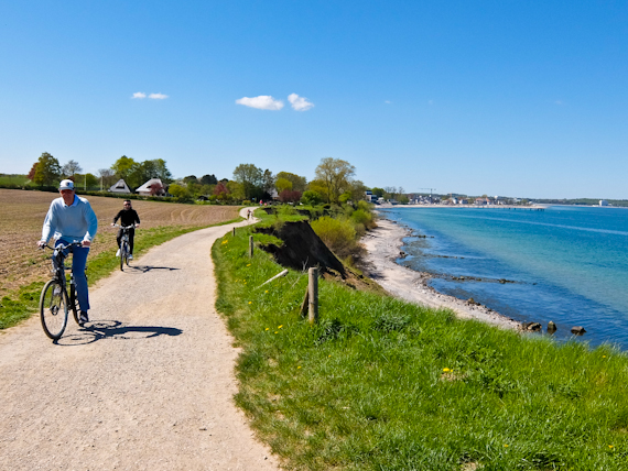 Rupert Parker explores Northern Germany by bike visiting the cities of Lübeck, Lüneberg and Hamburg.