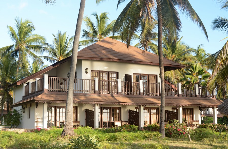 BREEZES HOTEL EXTERIOR DSC 0453 PS COPY