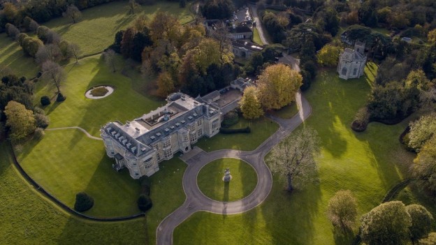 Andy Mossack reviews Hartwell House Hotel, an historical Jacobean mansion with a storied history.