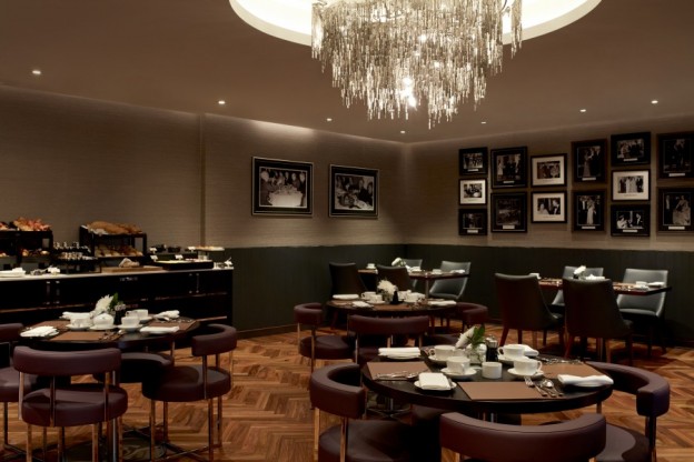 Michael Edwards reviews POTUS at the Crowne Plaza. CrowneP AE 017 00559 copy