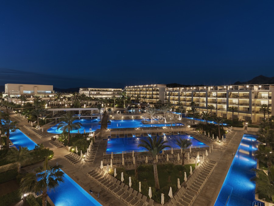 Helen Warwick reports on the Zafiro Palace Alcudia , a luxury hotel in Mallorca that is the ultimate family-friendly escape.