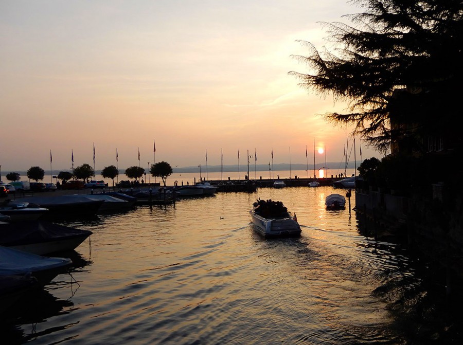 Beverley Watts enjoys the beauty and the best of Lombardy in a long weekend break. Sirmione sunset © B.Watts