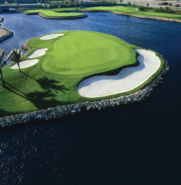 Andy Mossack reviews the Ritz-Carlton Golf Club on Grand Cayman.