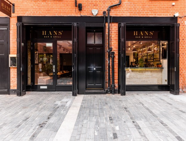 Hans bar & Grill Opening 23 e1580146303472