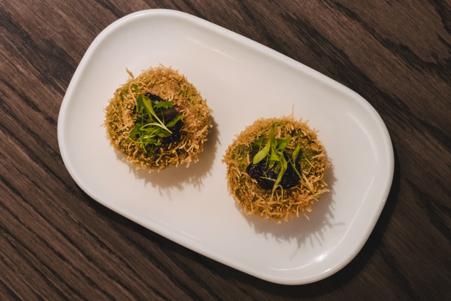 Just a few well-heeled steps from Sloane Street, cosseted within the bijou oasis of Wilbraham Place, lies Kahani Indian Restaurant, a hidden gem of a fine-dining Indian cuisine.