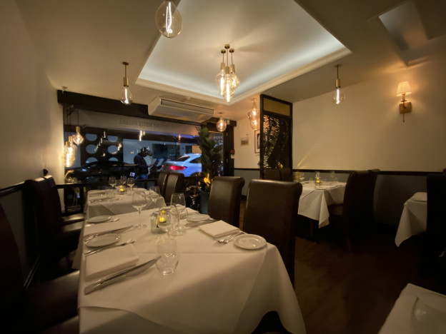 Andy Mossack visits the original Raj of Kensington Indian restaurant just off London’s posh Kensington High Street.