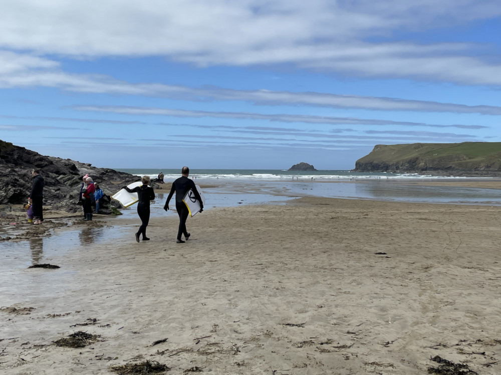 Surfers20at20Polzeath20beach.HEIC