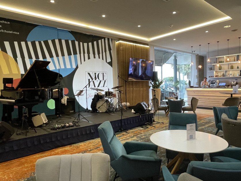 Lobby lounge with Nice Jazz Festival gig stage and bar