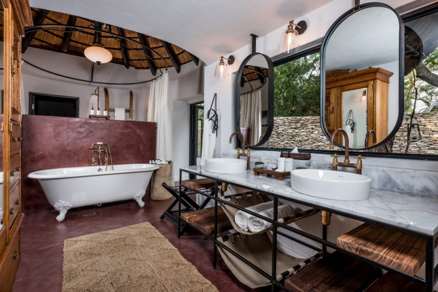Selati Camp Luxury Suite Bathroom 1
