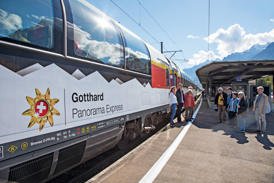ST 3x2 Flueelen Gotthard Panorama Express 51514