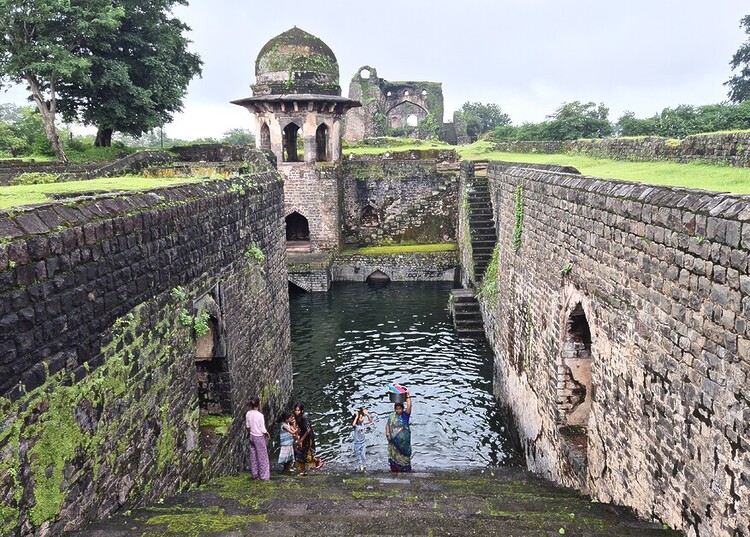Mark Nicholls explores Mandu the rural heart of India and discovers a forgotten city.