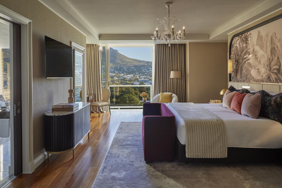 Frank Mannion reviews the Taj Cape Town and finds the former bank building transformed into an opulent luxury hotel.