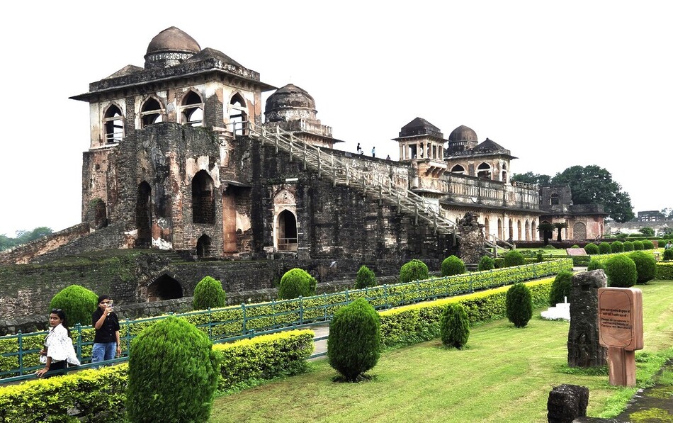 Mark Nicholls explores Mandu the rural heart of India and discovers a forgotten city.
