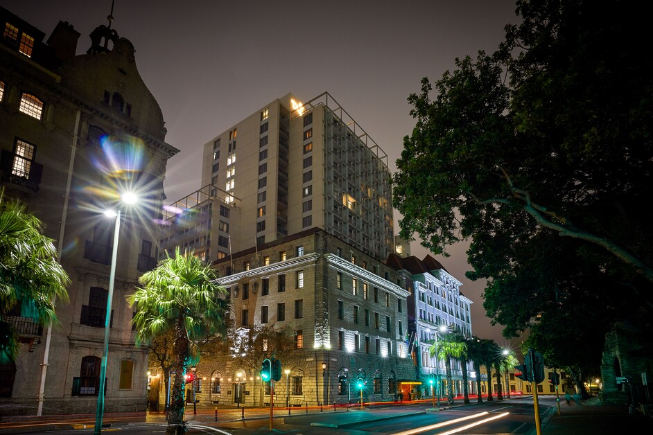 Frank Mannion reviews the Taj Cape Town and finds the former bank building transformed into an opulent luxury hotel.
