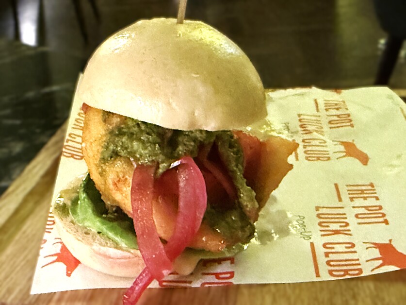 Andy Mossack eats at the Pot Luck Club at The Waldorf Hilton and realises what all the fuss is about.