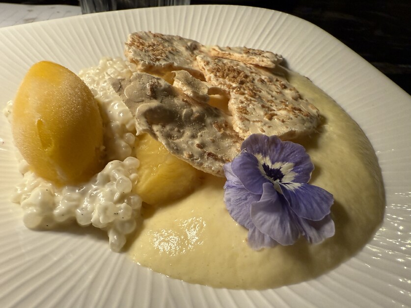 Andy Mossack eats at the Pot Luck Club at The Waldorf Hilton and realises what all the fuss is about.