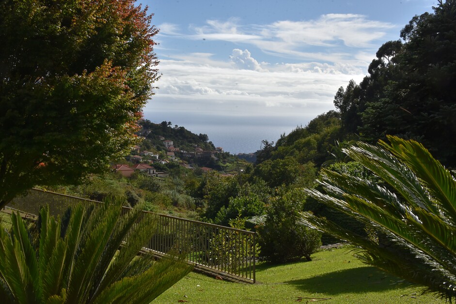 Anna Smith stays at Hotel Quinta da Serra and is thoroughly seduced by this pink mystery mansion.