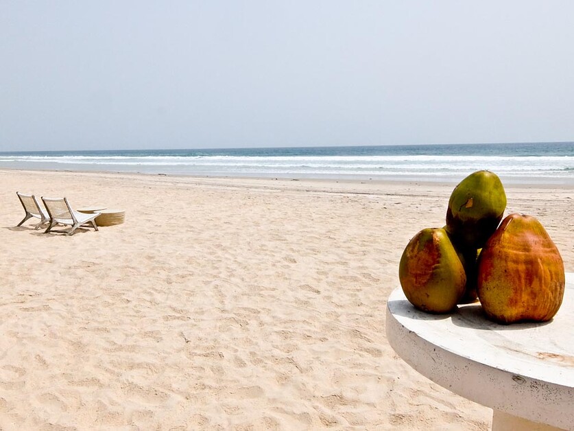 In his Essential Guide to Côte d’Ivoire Rupert Parker is a hit wih his idiot dancing.