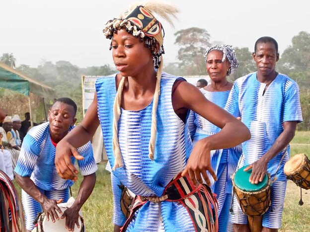In his Essential Guide to Côte d’Ivoire Rupert Parker is a hit wih his idiot dancing.