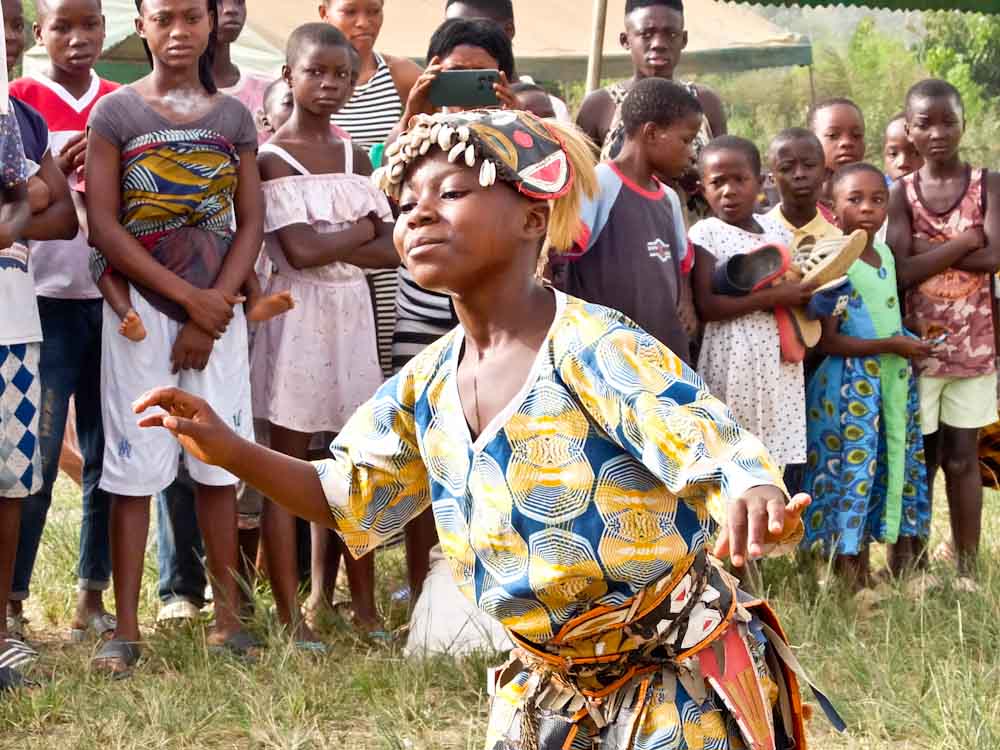 In his Essential Guide to Côte d’Ivoire Rupert Parker is a hit wih his idiot dancing.