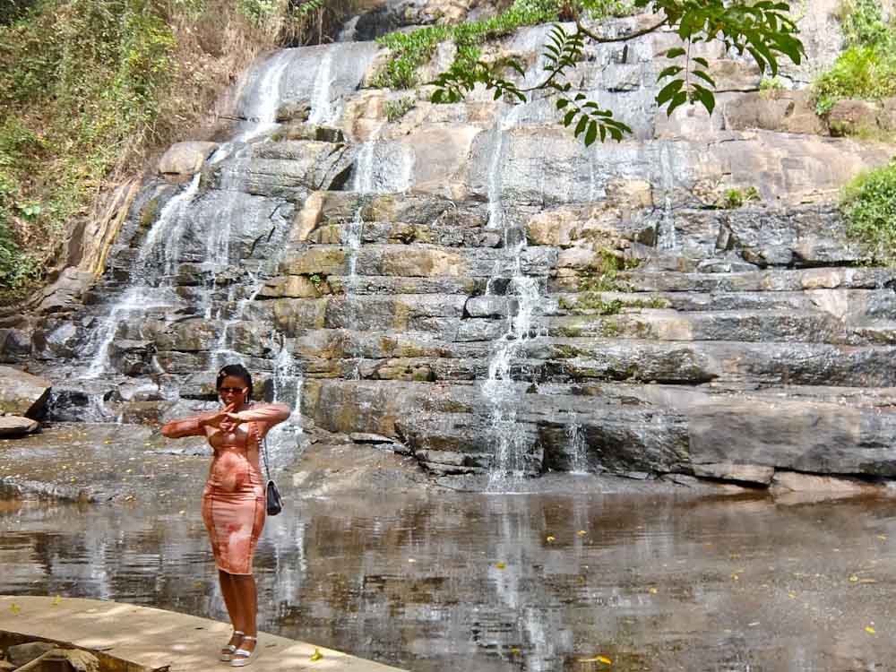 In his Essential Guide to Côte d’Ivoire Rupert Parker is a hit wih his idiot dancing.