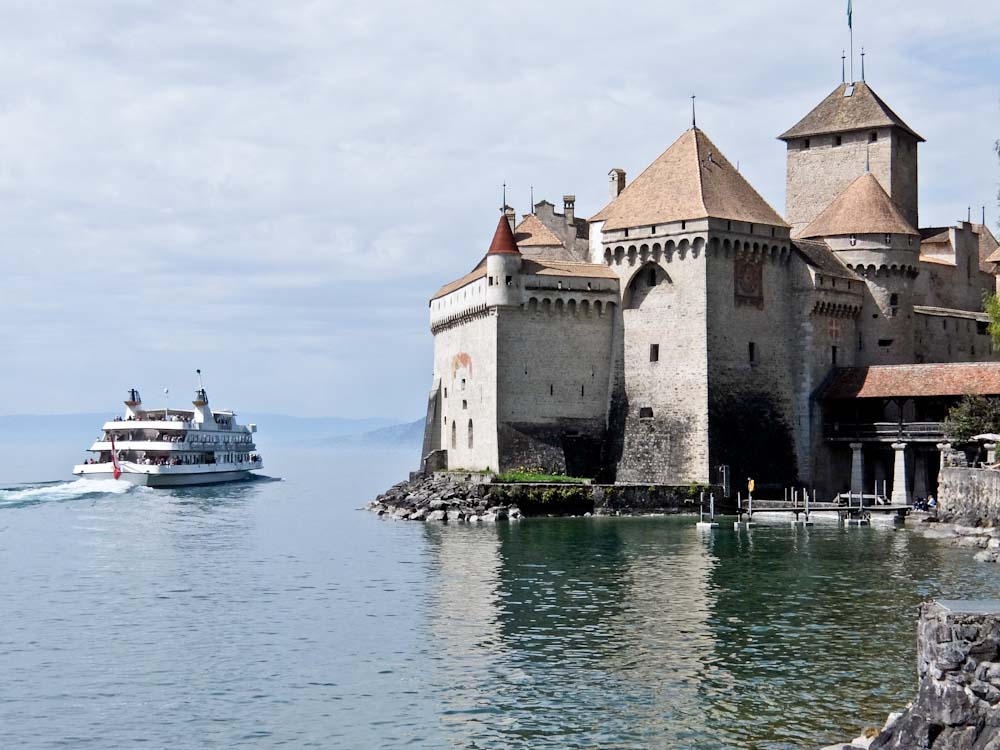 Rupert Parker gets on buses, boats and trains to go day tripping around Lausanne.