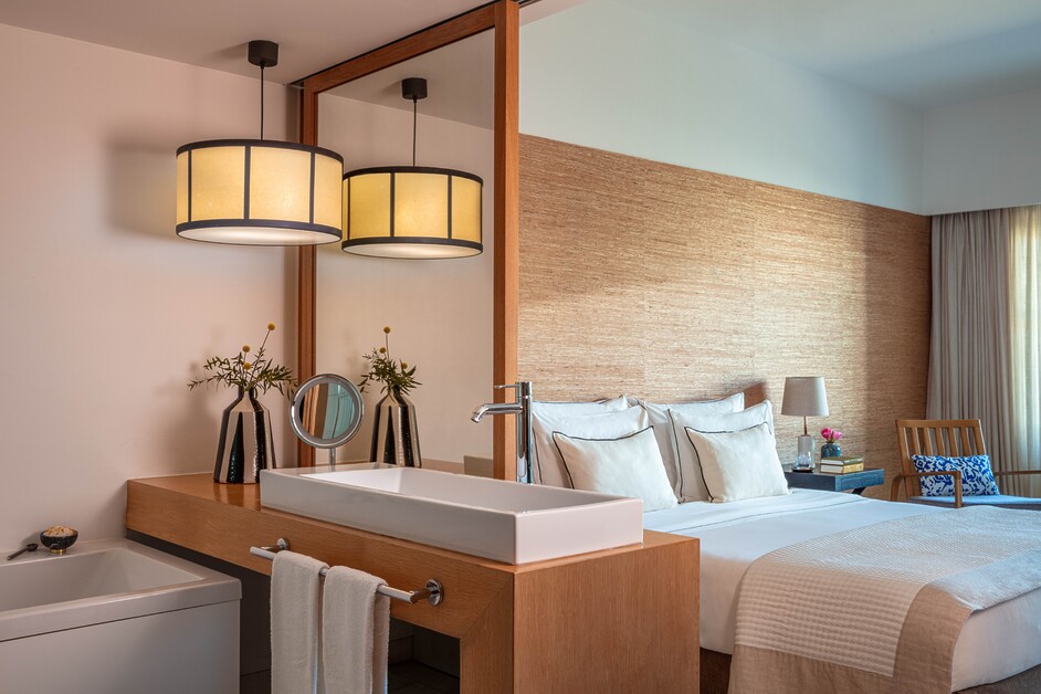 Michael Edwards stays at Victoria Golf Resort & Spa, and samples the very best of Algarve’s cuisine, golf and hospitality