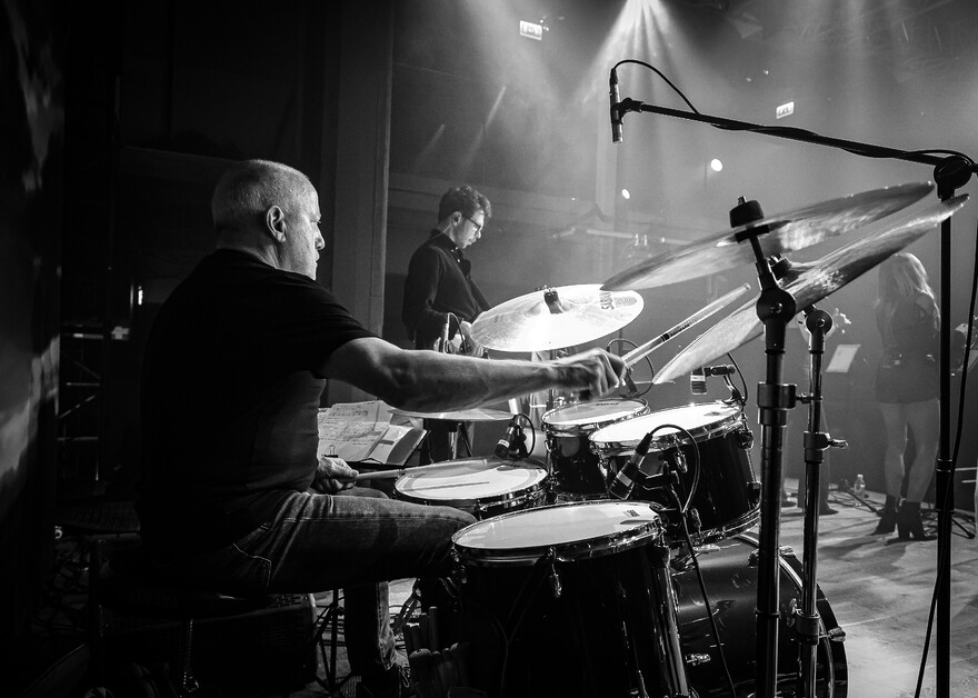 Jack Leigh visits the Emerald Theatre on London’s Embankment to see the Van Morrison Alumni Band.